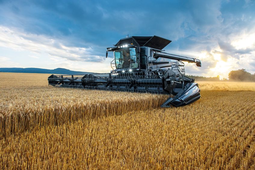 combine  harvesting(图1)